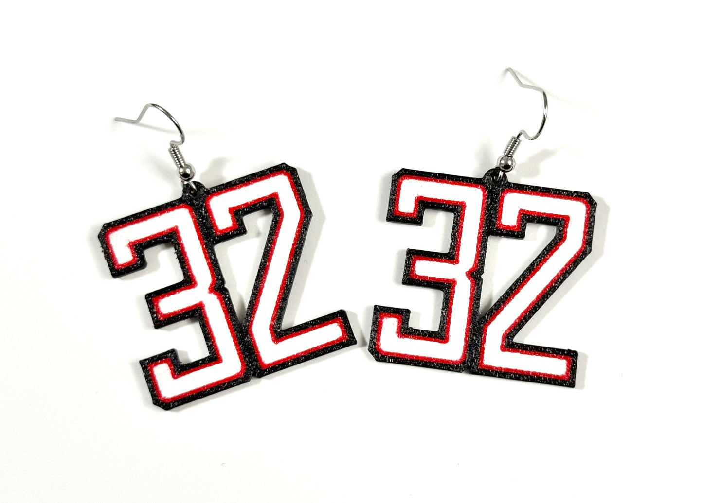 Player number earrings “32”